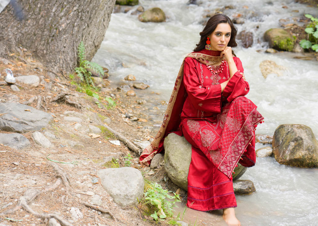 Elegant Red Embroidered Kurti with Chiffon Dupatta - Traditional Pakistani Attire