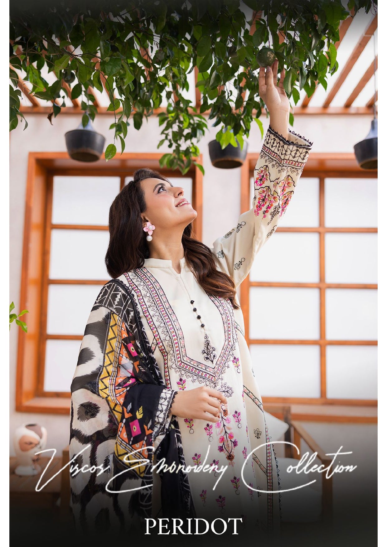 Elegant Viscose Embroidered 3-Piece Suit in Beige with Red Accents – Timeless Sophistication